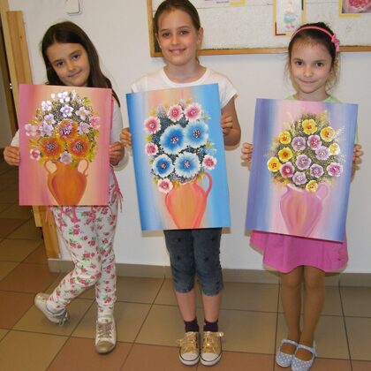 "Ugy-e mi is szépek vagyunk, nem csak a festményeink!"