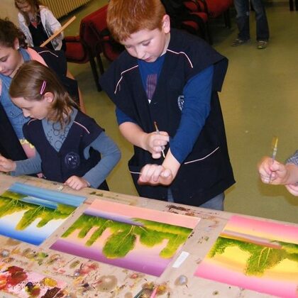 Hogy ez a pulcsi mindig lecsúszik! 