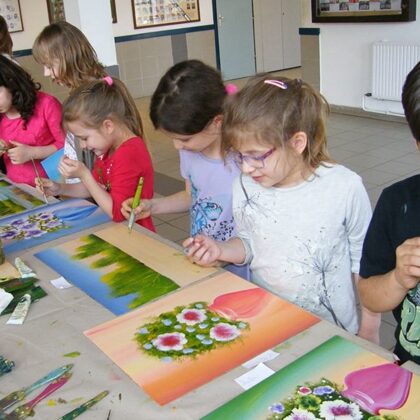 Szorgos kis kezek...