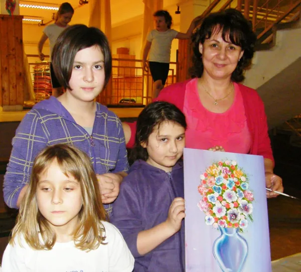 Igazgató néni a tanulókkal. Közös munka volt ez a csendélet.